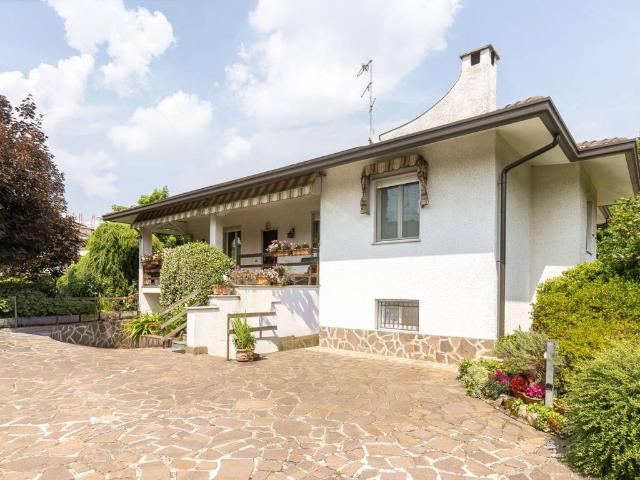 Villa Indipendente in vendita a Usmate Velate, Usmate