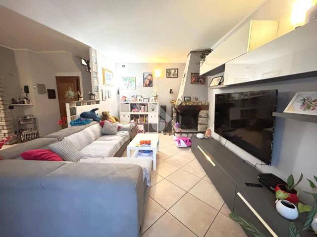 Villa Indipendente in vendita a Usmate Velate, Usmate