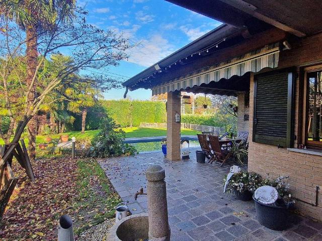Villa Indipendente in vendita a Usmate Velate, Usmate