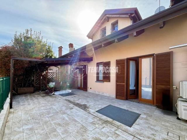 Villa Indipendente in vendita a Usmate Velate, Usmate