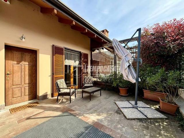 Villa Indipendente in vendita a Usmate Velate, Usmate