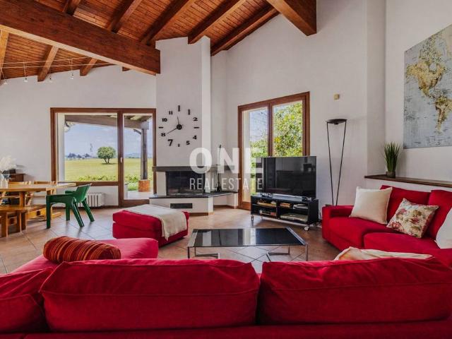 Villa Indipendente in vendita a Usmate Velate, Villa Angioletta