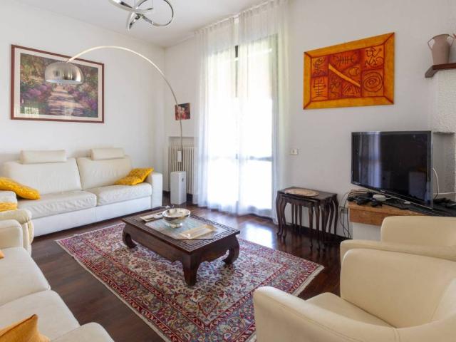Villa Indipendente in vendita a Usmate Velate, Usmate