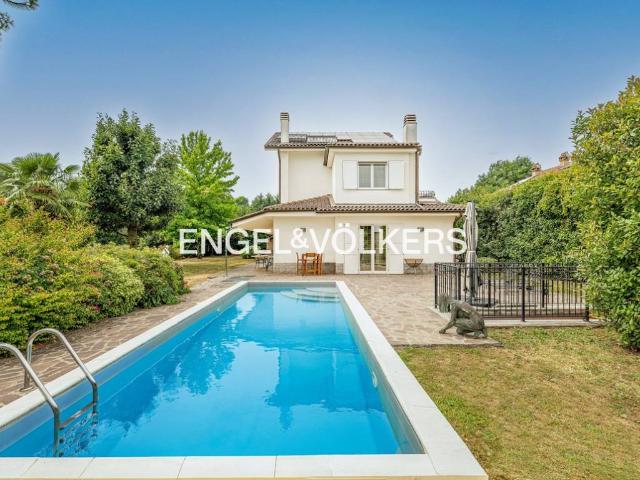 Villa Indipendente in vendita a Usmate Velate, Mongorio - Tre Case