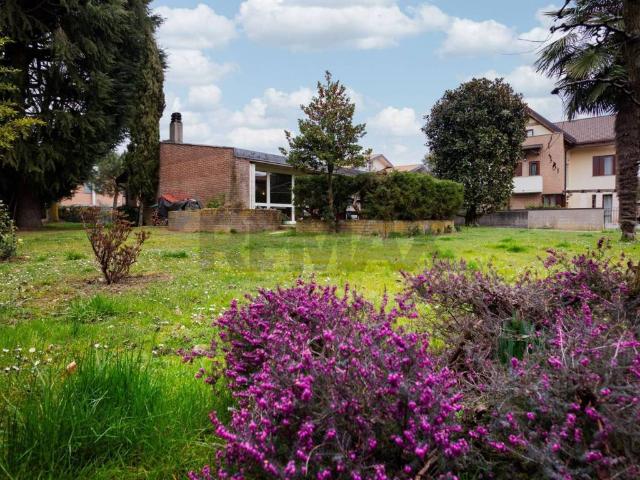 Villa Indipendente in vendita a Usmate Velate, Usmate