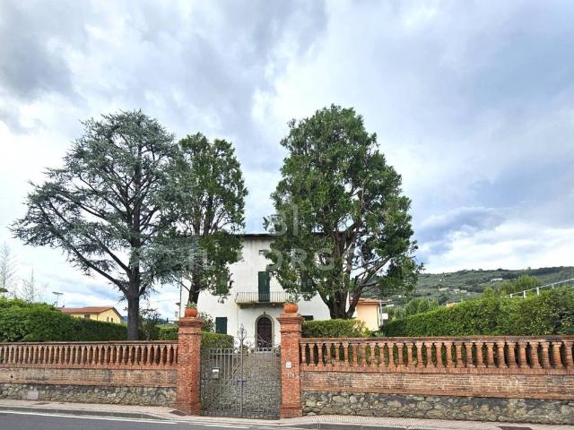 Villa Indipendente in vendita a Uzzano, Toscana