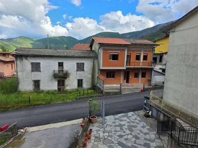 Villa Indipendente in vendita a Vagli Sopra, Vagli Sotto