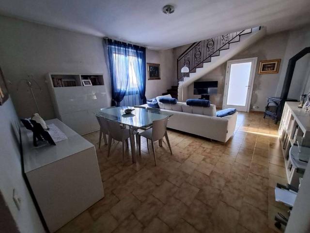 Villa Indipendente in vendita a Vaiano Cremasco, Lombardia