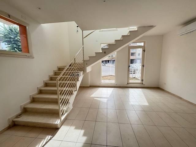 Villa Indipendente in vendita a Vaiano, Toscana