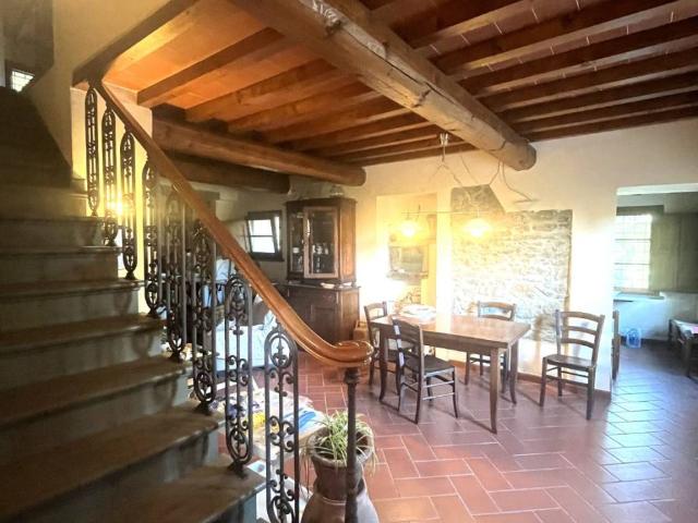 Villa Indipendente in vendita a Schignano, Vaiano