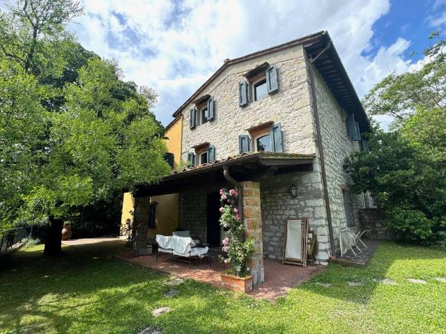 Villa Indipendente in vendita a Vaiano, Toscana