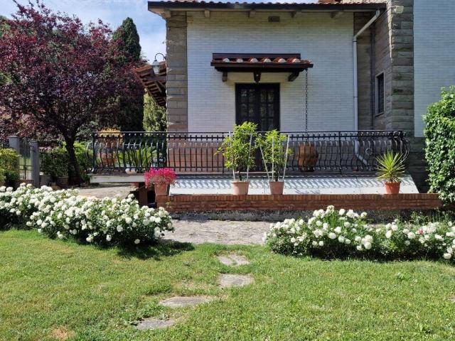 Villa Indipendente in vendita a Prato, Toscana