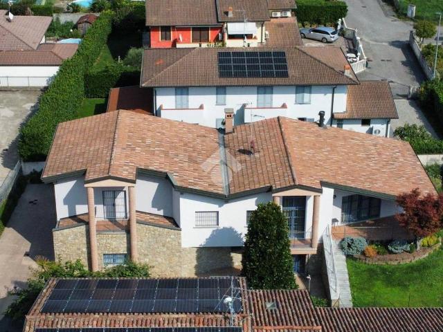 Villa Indipendente in vendita a Vailate, Lombardia
