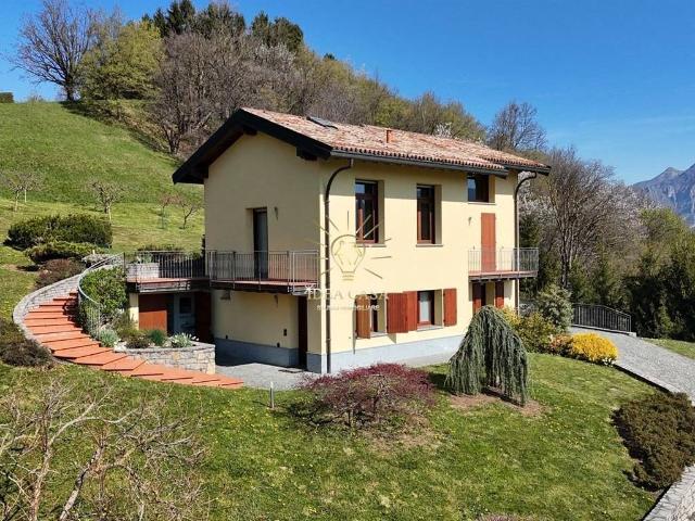 Villa Indipendente in vendita a Comunità Montana della Valle Brembana, Berbenno