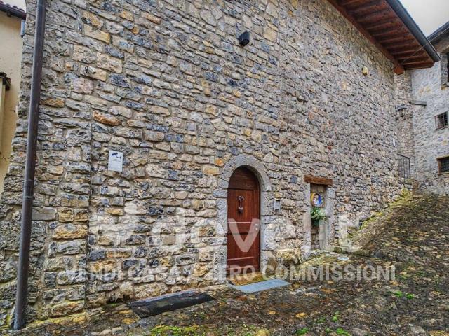 Villa Indipendente in vendita a Comunità Montana della Valle Brembana, Val Brembilla