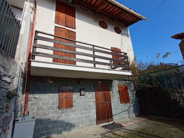 Villa Indipendente in vendita a Val di Chy, Piemonte