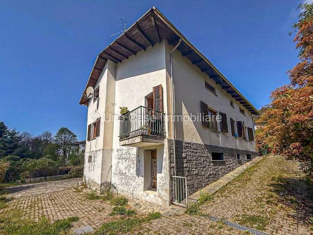 Villa Indipendente in vendita a Val di Chy, Piemonte