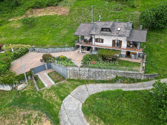 Villa Indipendente in vendita a Val di Chy, Piemonte