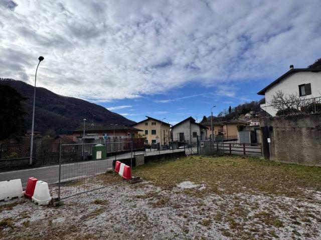 Villa Indipendente in vendita a Valbrona, Lombardia