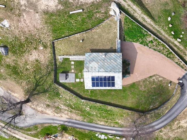 Villa Indipendente in vendita a Valchiusa, Piemonte