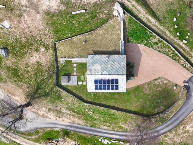 Villa Indipendente in vendita a Valchiusa, Piemonte