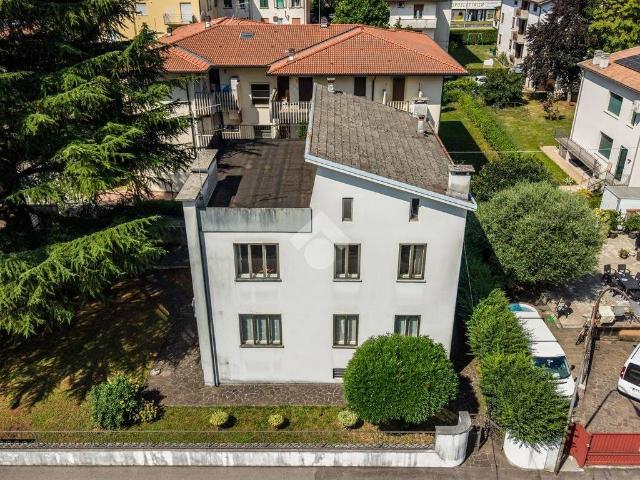 Villa Indipendente in vendita a Valdagno, Veneto