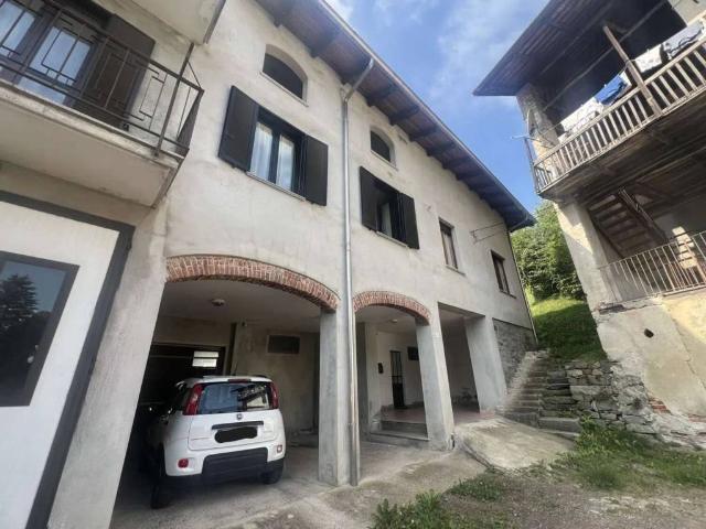 Villa Indipendente in vendita a Valdilana, Piemonte