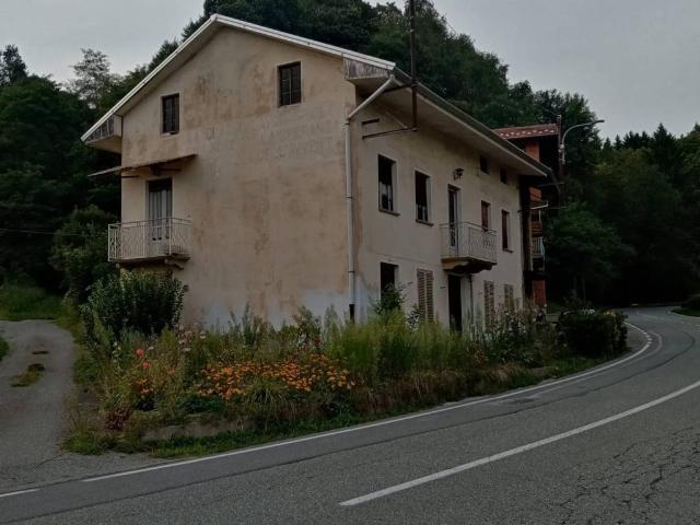 Villa Indipendente in vendita a Valdilana, Piemonte