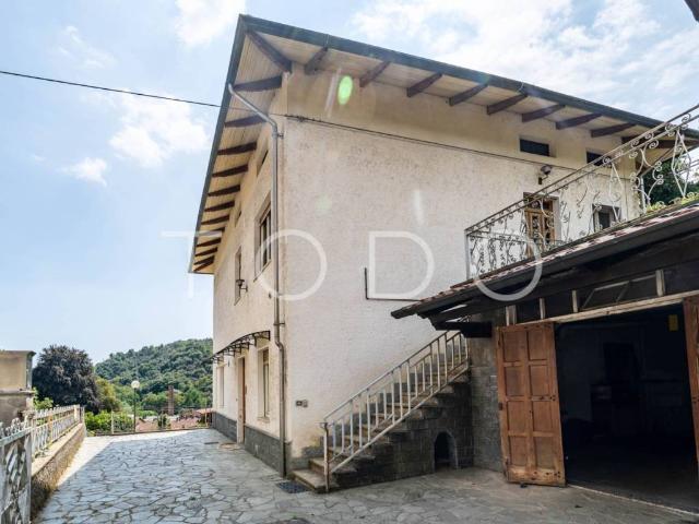 Villa Indipendente in vendita a Valdilana, Piemonte