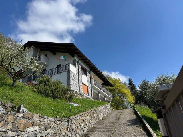 Villa Indipendente in vendita a Valdilana, Piemonte