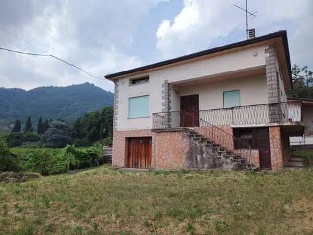 Villa Indipendente in vendita a Valdobbiadene, Veneto