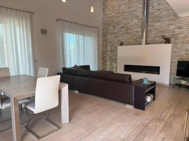 Villa Indipendente in vendita a Borghetto, Valeggio Sul Mincio