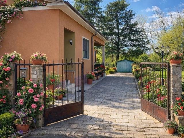 Villa Indipendente in vendita a Borghetto, Valeggio Sul Mincio