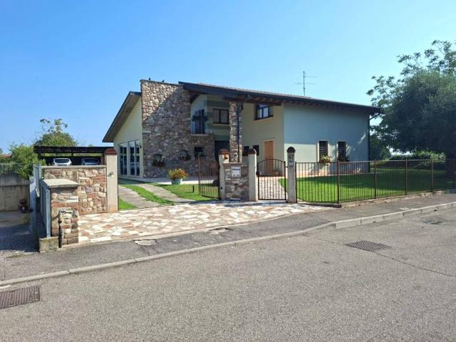 Villa Indipendente in vendita a Valeggio Sul Mincio, Veneto