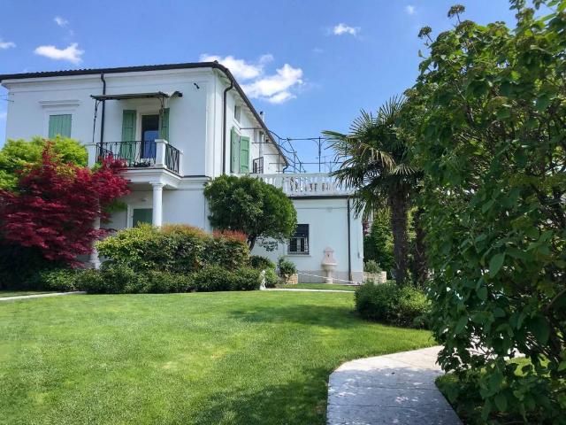 Villa Indipendente in vendita a Monfarè, Valeggio Sul Mincio