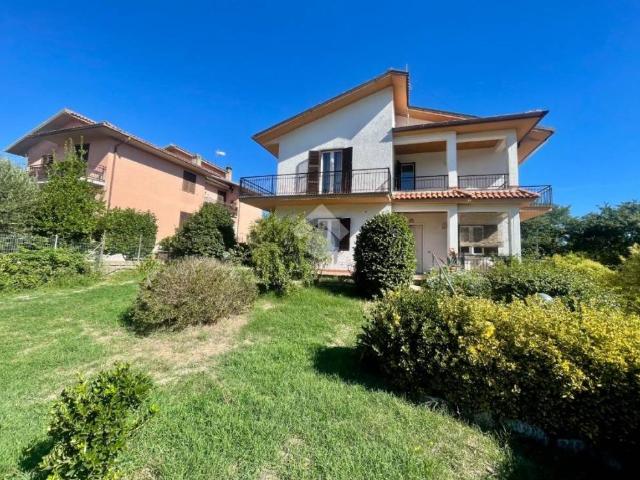 Villa Indipendente in vendita a Valentano, Lazio