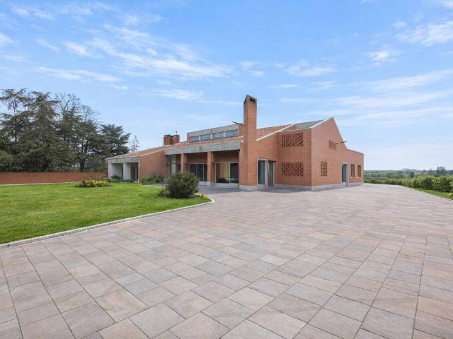 Villa Indipendente in vendita a Valenza, Alessandria