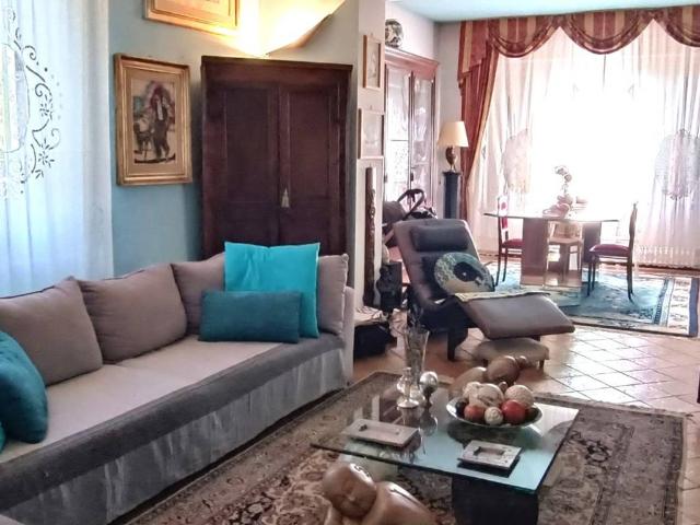 Villa Indipendente in vendita a Fontanile, Piemonte