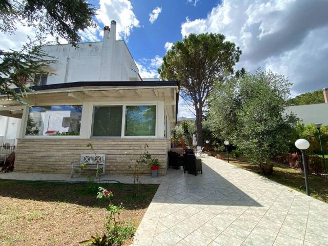 Villa Indipendente in vendita a Puglia, Bari