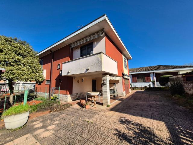 Villa Indipendente in vendita a Valera Fratta, Lombardia