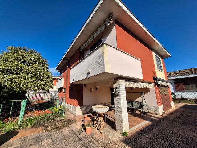 Villa Indipendente in vendita a Valera Fratta, Lombardia