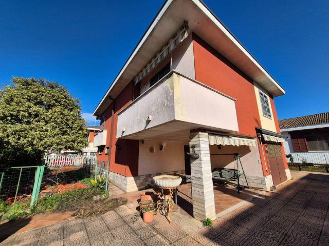 Villa Indipendente in vendita a Valera Fratta, Lombardia
