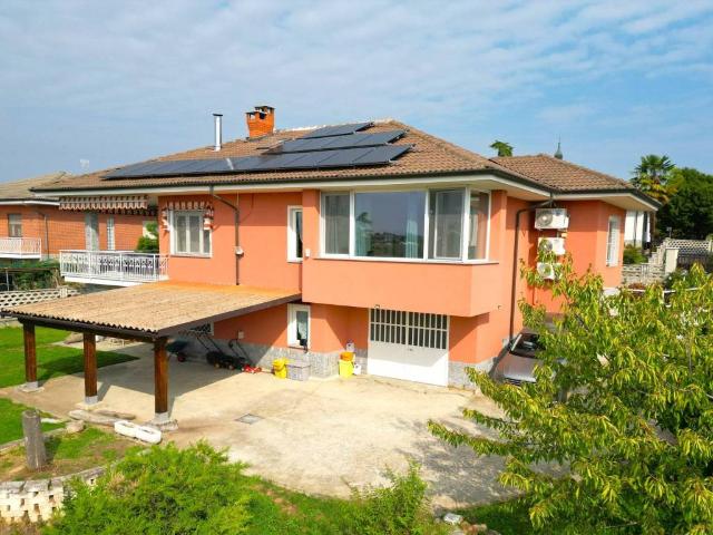 Villa Indipendente in vendita a Valfenera, Asti