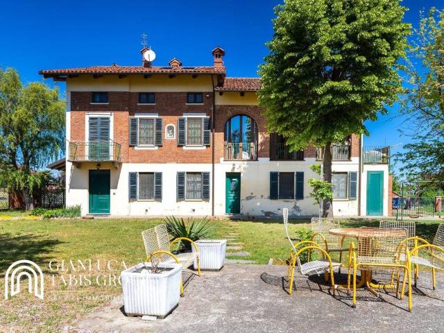 Villa Indipendente in vendita a Valfenera, Asti