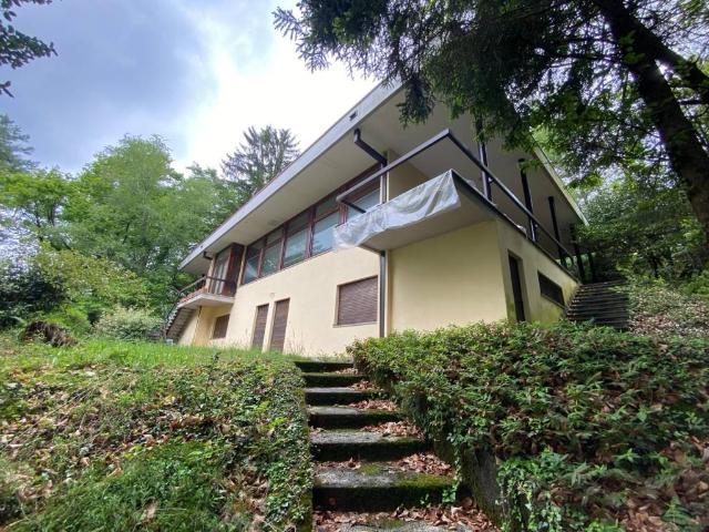 Villa Indipendente in vendita a Comunità Montana del Piambello, Valganna