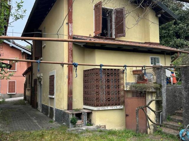 Villa Indipendente in vendita a Comunità Montana del Piambello, Valganna