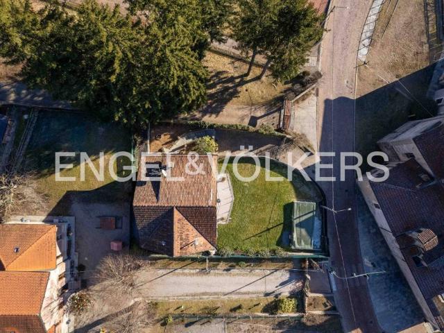 Villa Indipendente in vendita a Comunità Montana del Piambello, Valganna