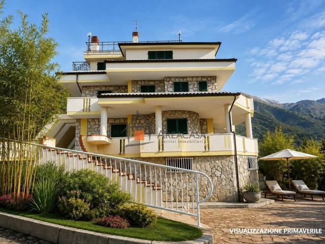 Villa Indipendente in vendita a Valle Castellana, Abruzzo