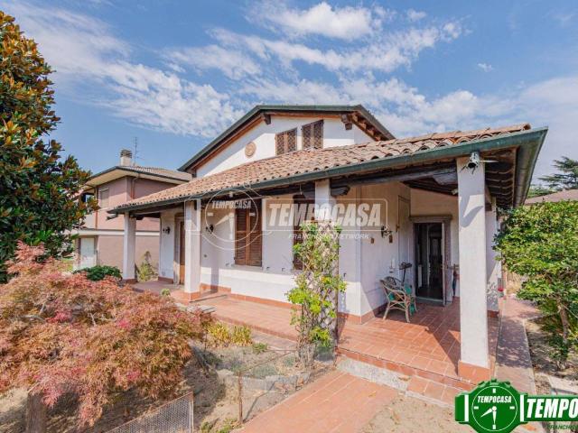 Villa Indipendente in vendita a Valle Salimbene, Lombardia