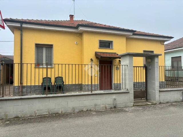 Villa Indipendente in vendita a Valle Salimbene, Lombardia